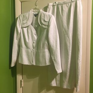 NWOT Metrostyle shiny white skirt suit set